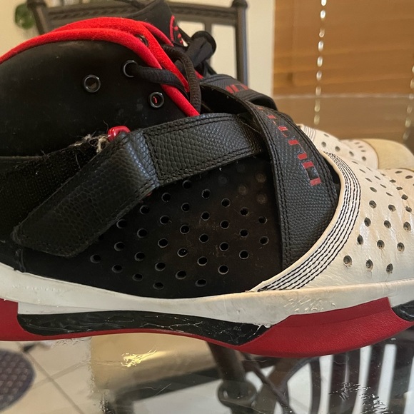 Jordan 2010 Outdoor #40744
White Red Black - Picture 2 of 5